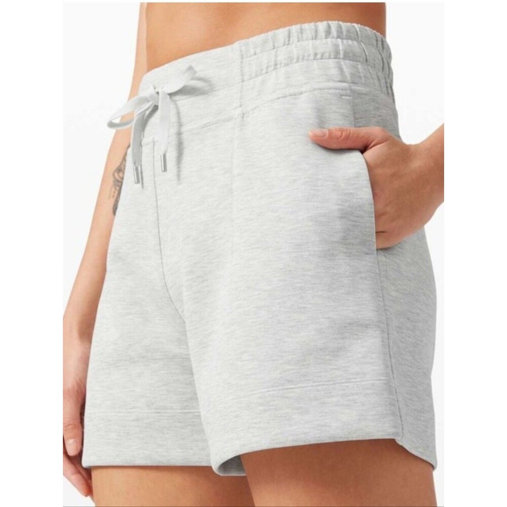Lululemon Soft Ambitions HR Shorts 4” Size 14